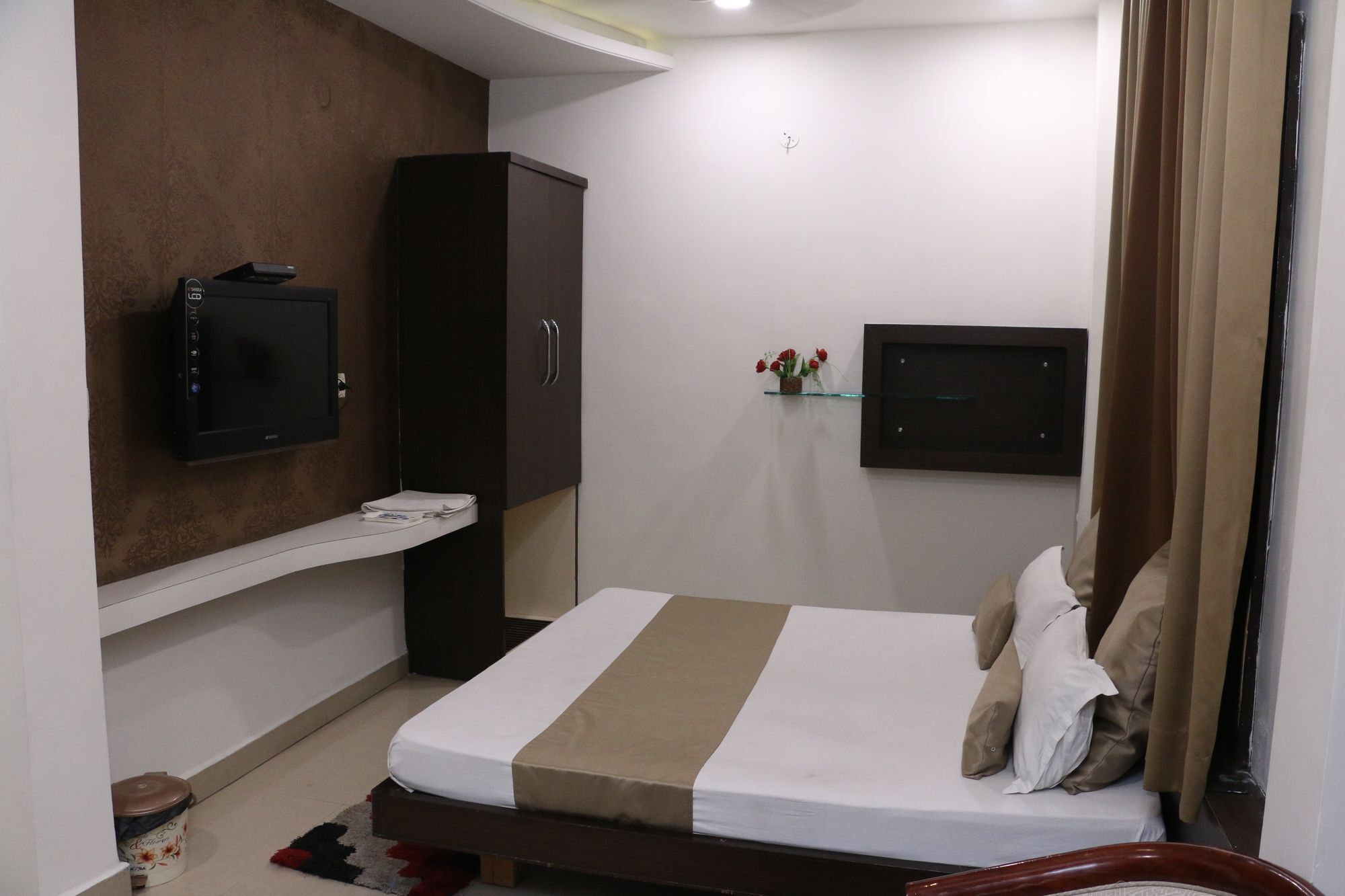 Hotel Shalimar Deluxe Bhopal Bagian luar foto